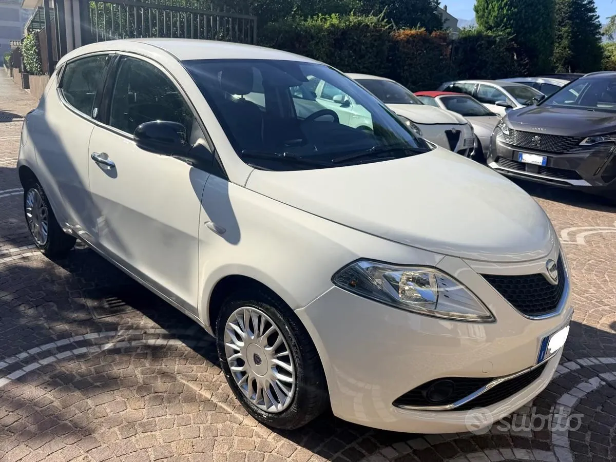 Lancia Ypsilon