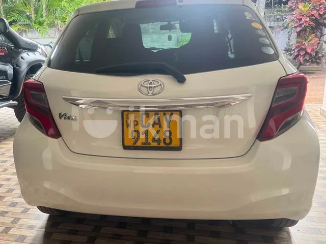 Toyota Vitz 2015 photo 2