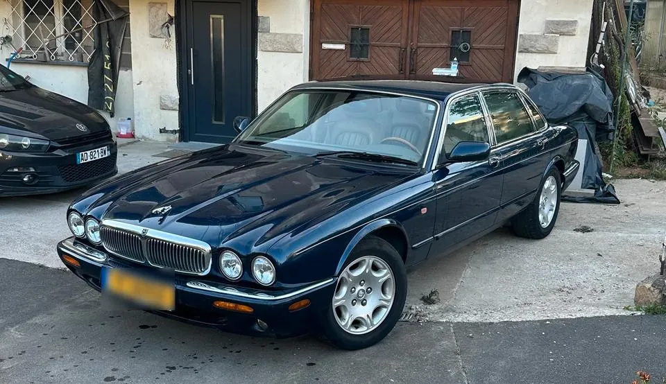 Jaguar Xj8