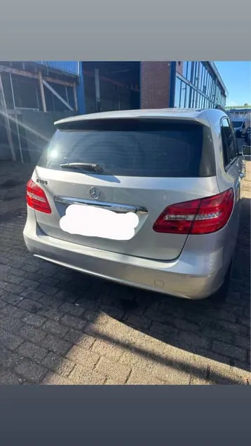 Mercedes-Benz B180