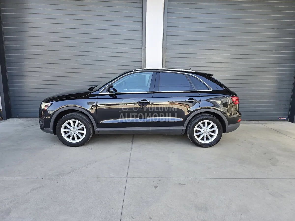 Audi Q3 2012 photo 2