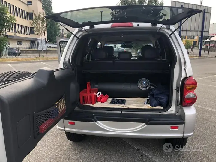 Jeep Cherokee 2002 photo 2