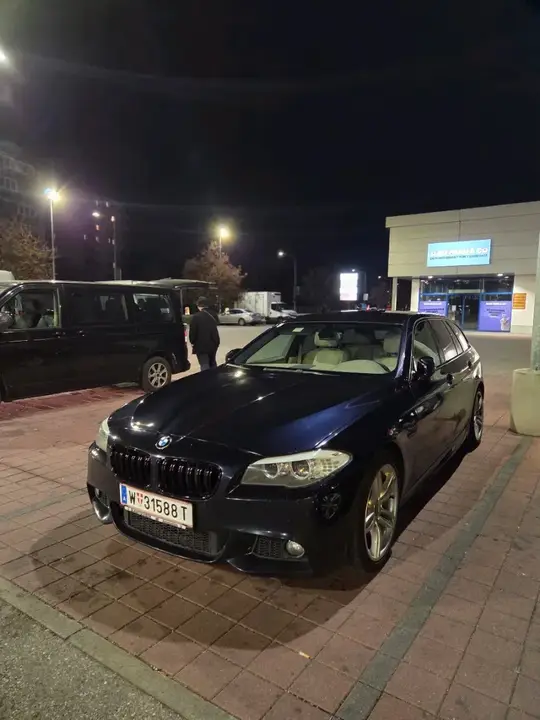 BMW 5 Series 2011 photo 2