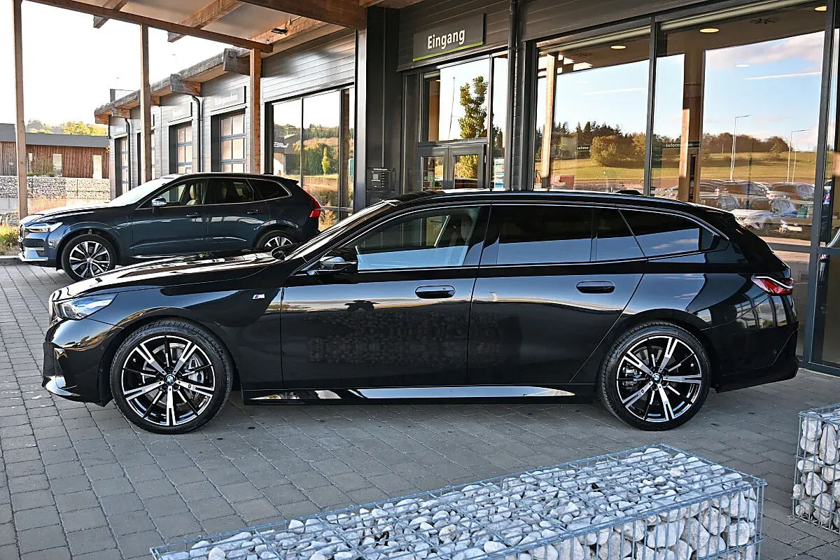 BMW 5 Series 2025 photo 2