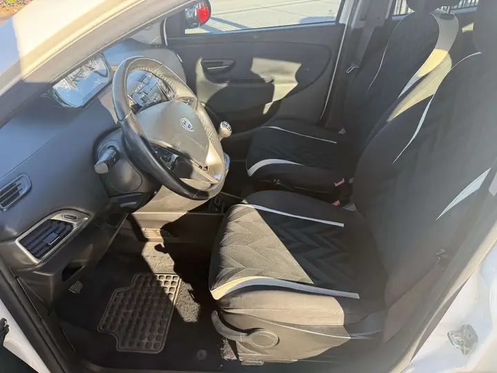 Lancia Ypsilon 2016 photo 3