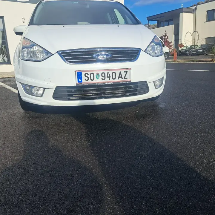 Ford Galaxy 2014 photo 2