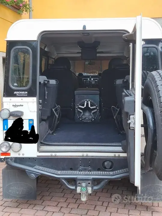 Land Rover Defender 2009 photo 3