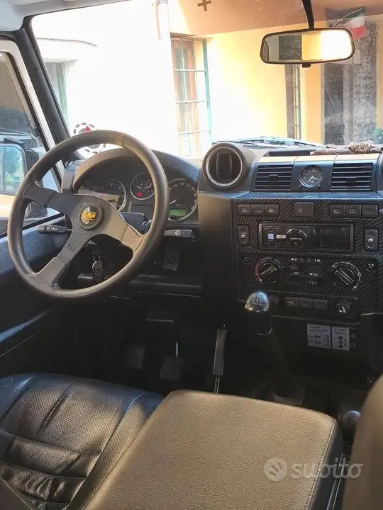 Land Rover Defender 2009 photo 4