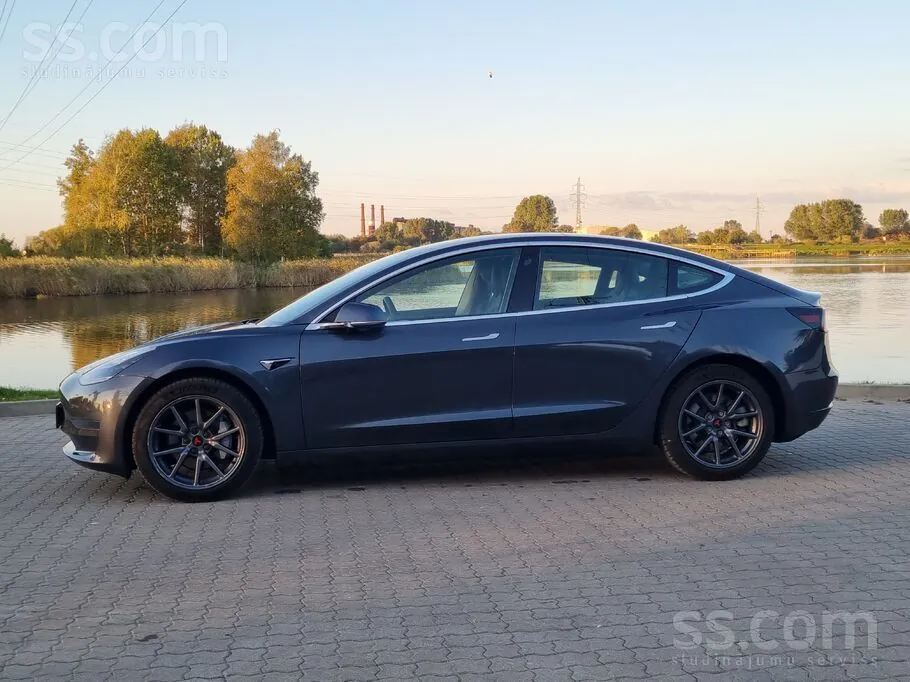 Tesla Model 3 2020 photo 2