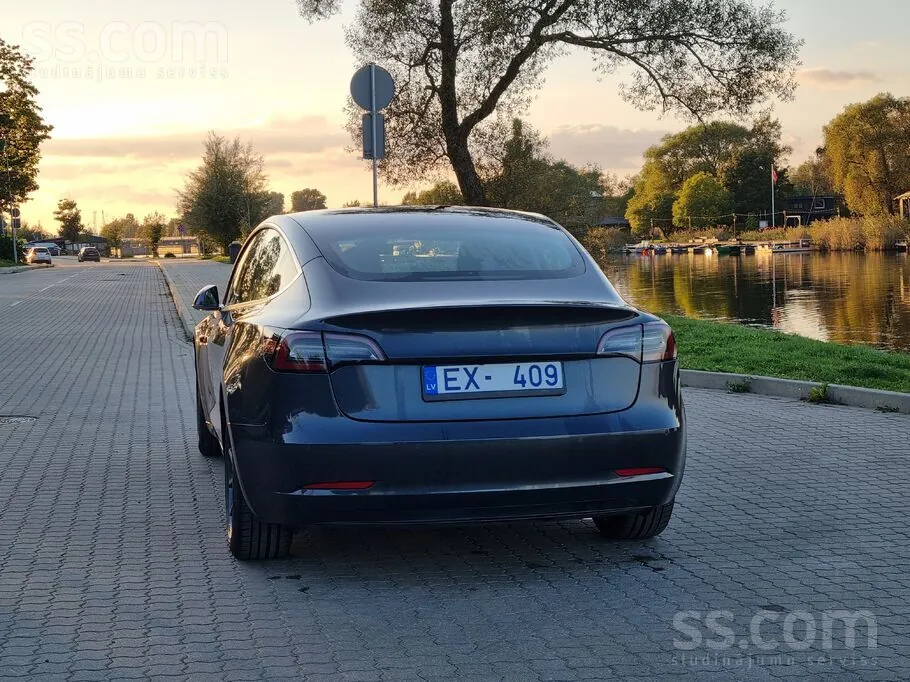 Tesla Model 3 2020 photo 4