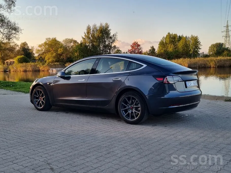 Tesla Model 3 2020 photo 3