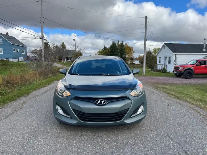 Hyundai Elantra 2013 photo 2
