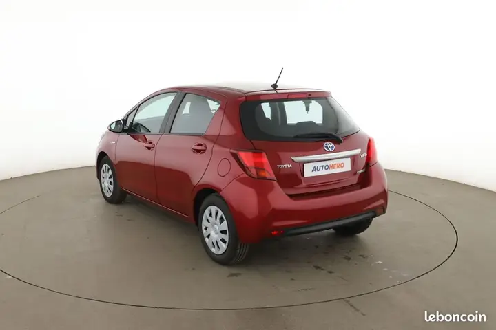 Toyota Yaris 2017 photo 2