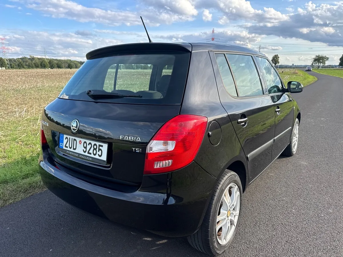 Skoda Fabia 2013 photo 4