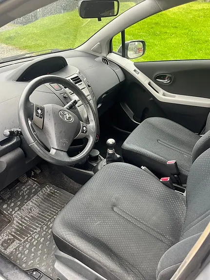 Toyota Yaris 2010 photo 4