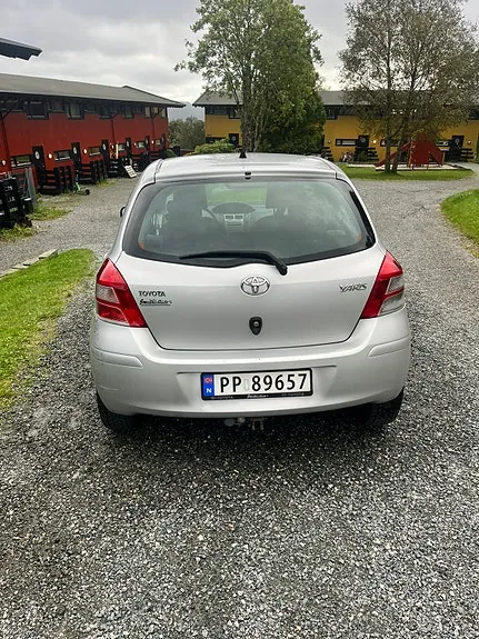 Toyota Yaris 2010 photo 2