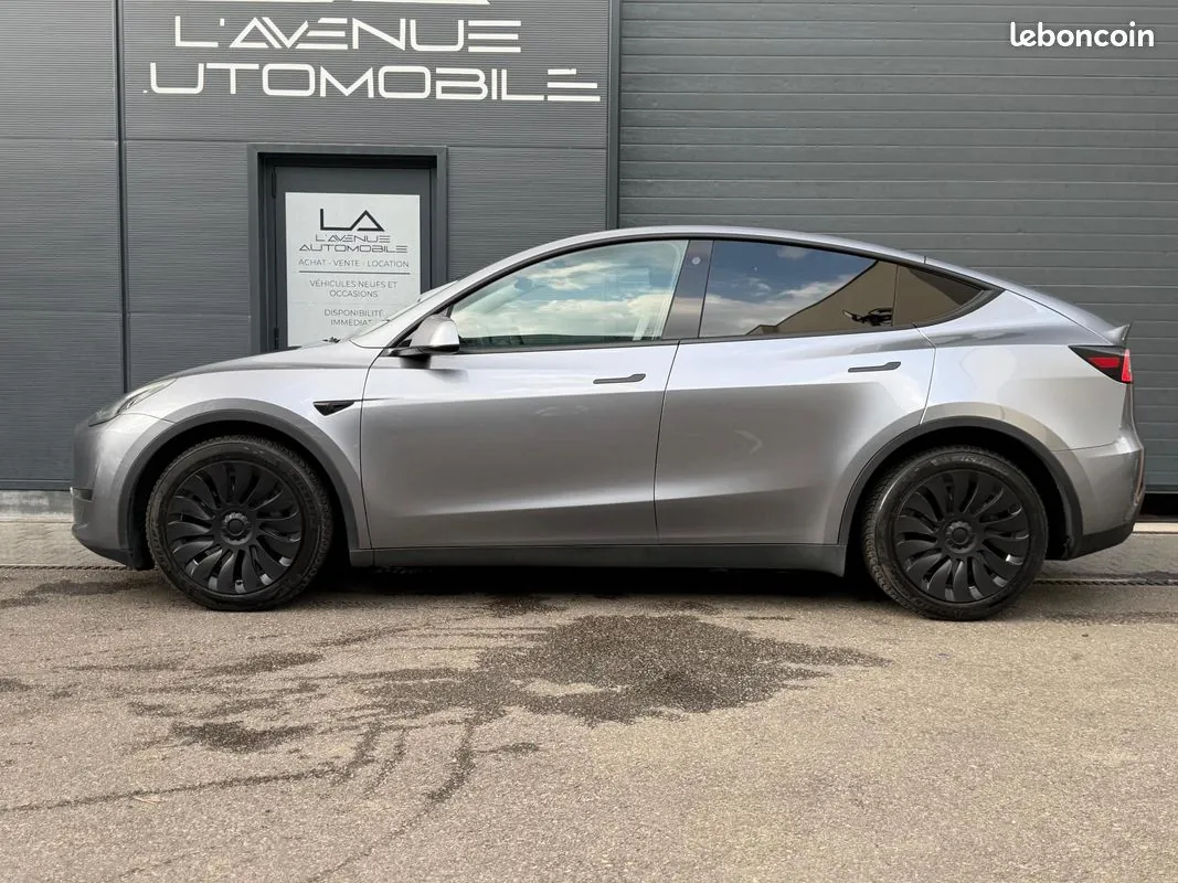 Tesla Model Y 2024 photo 2
