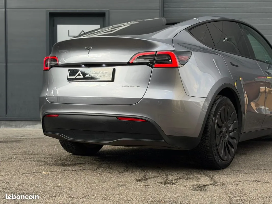 Tesla Model Y 2024 photo 4