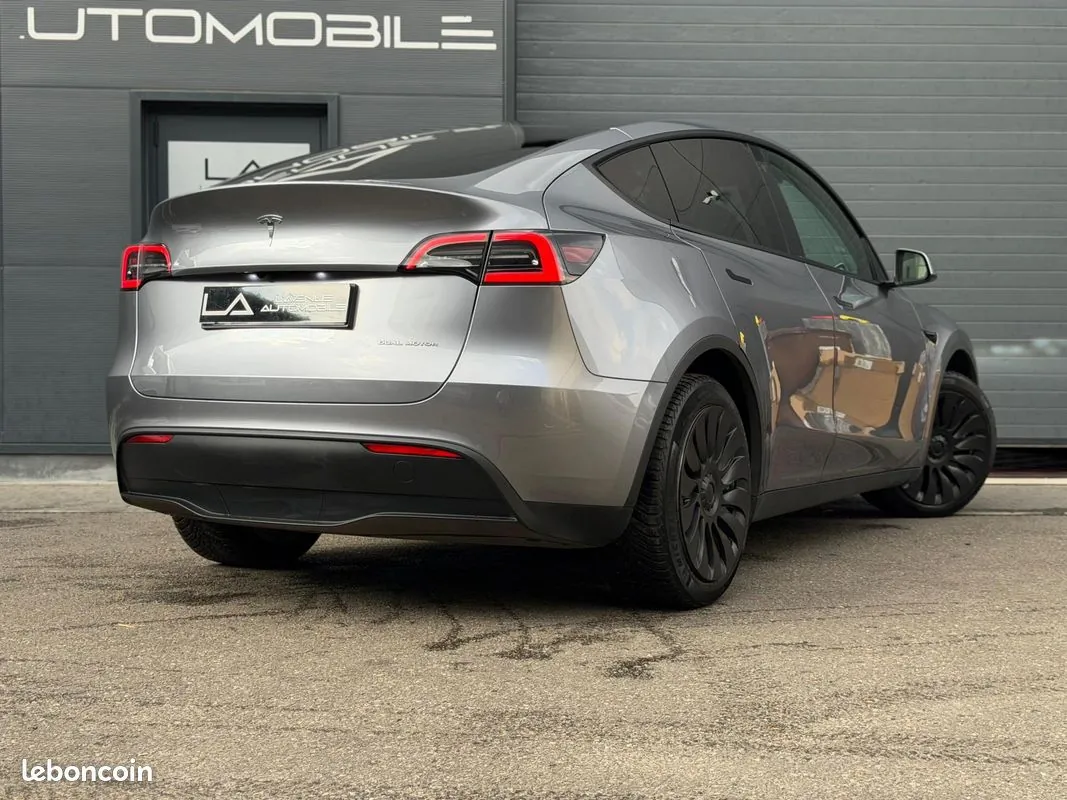 Tesla Model Y 2024 photo 3
