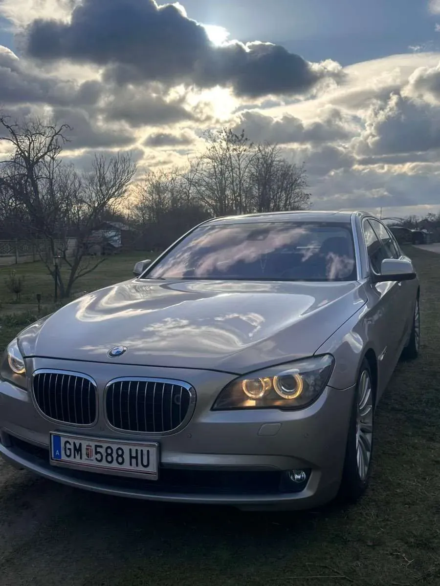 BMW 7 Series 2010 photo 2