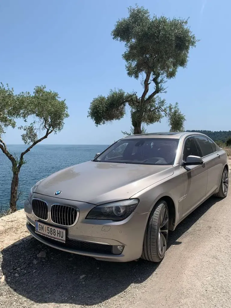 BMW 7 Series 2010 photo 3