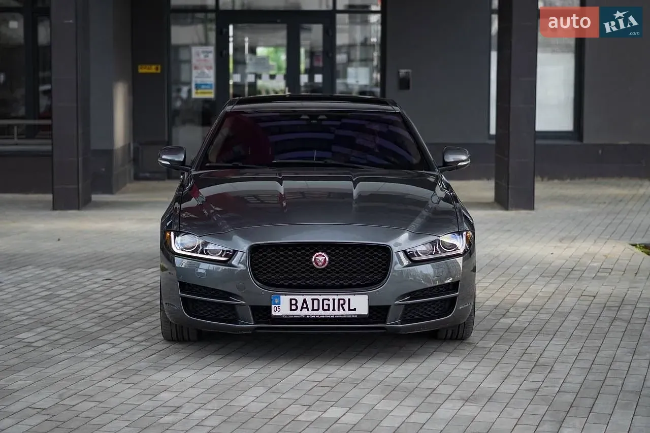 Jaguar Xe 2016 photo 2