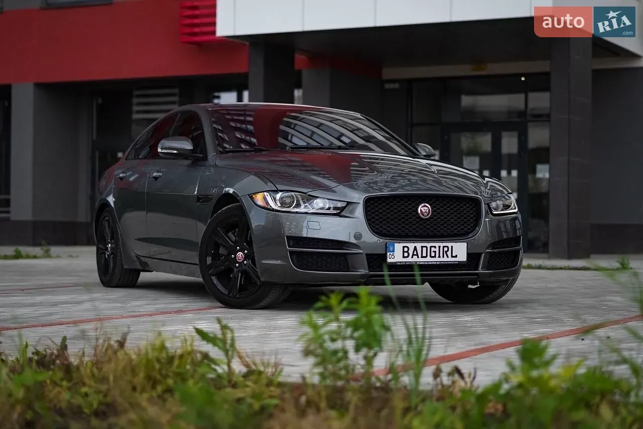 Jaguar Xe 2016 photo 3
