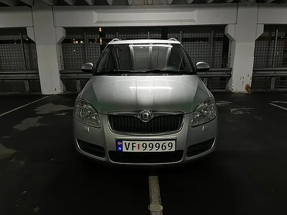 Skoda Fabia 2008 photo 2