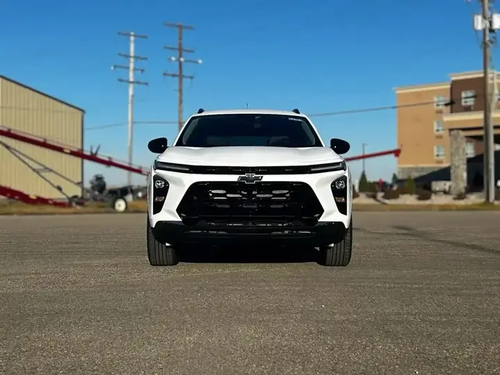 Chevrolet Trax 2026 photo 2