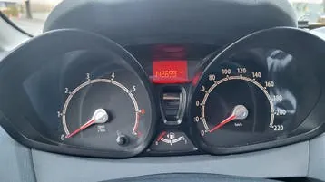 Ford Fiesta 2011 photo 2