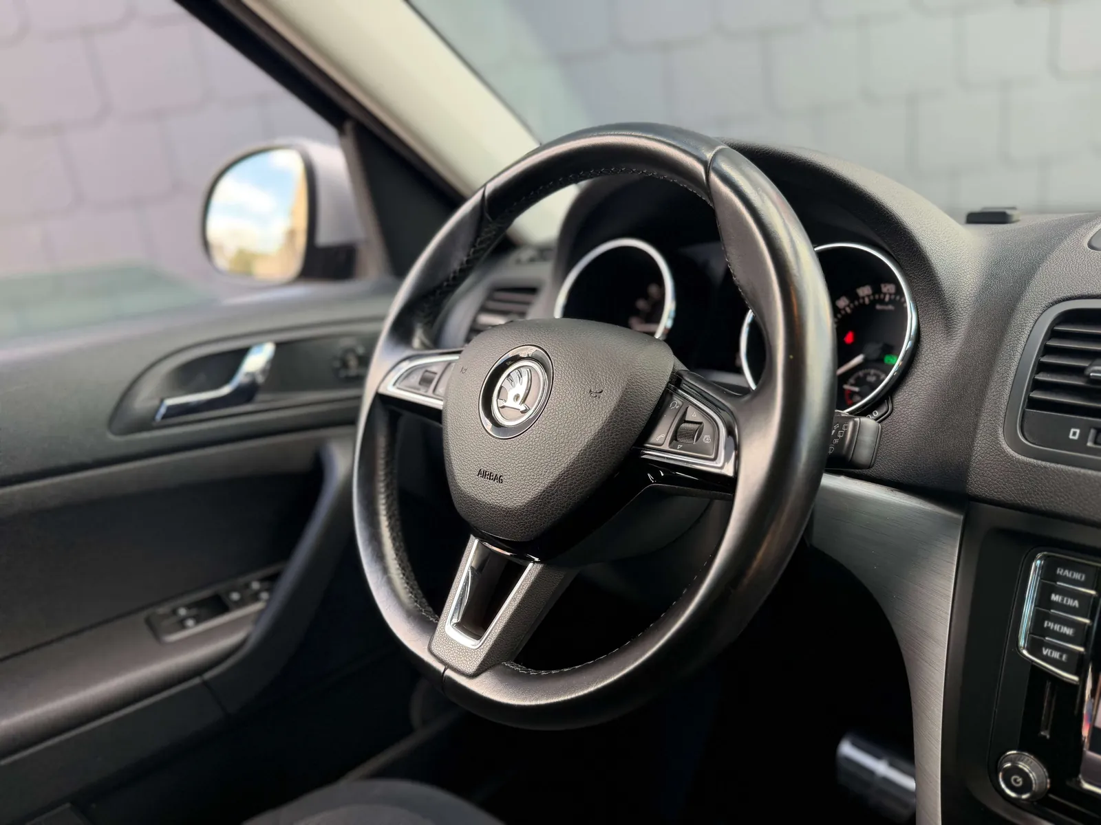 Skoda Yeti 2015 photo 5