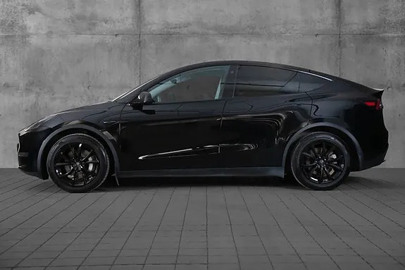 Tesla Model Y 2023 photo 2