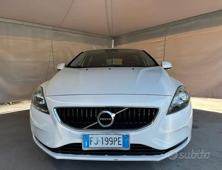 Volvo V40 2017 photo 2