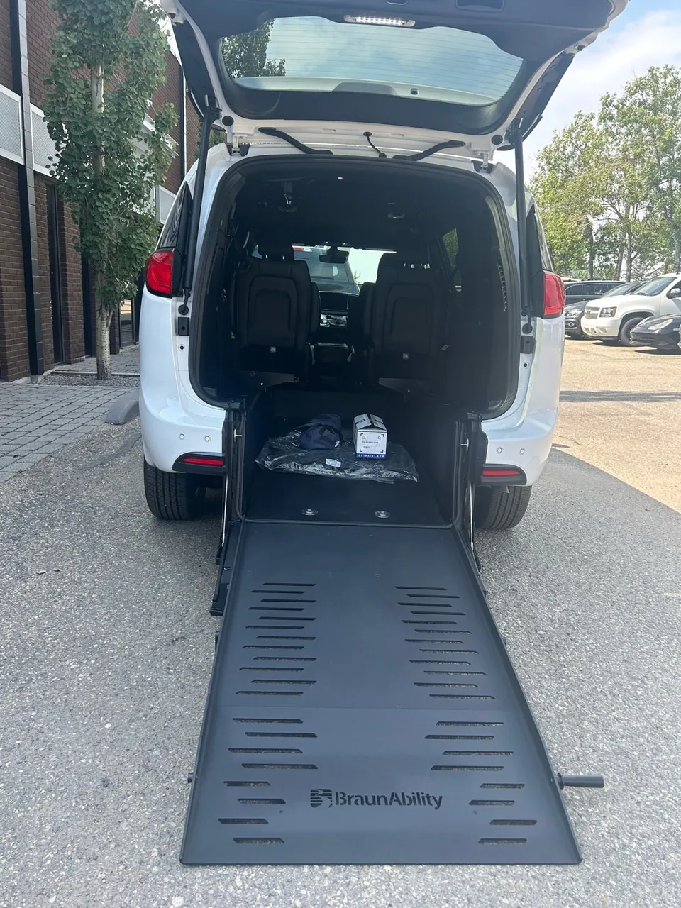 Chrysler Grand Caravan 2027 photo 3