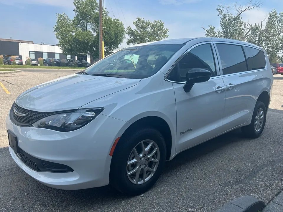 Chrysler Grand Caravan 2027 photo 2