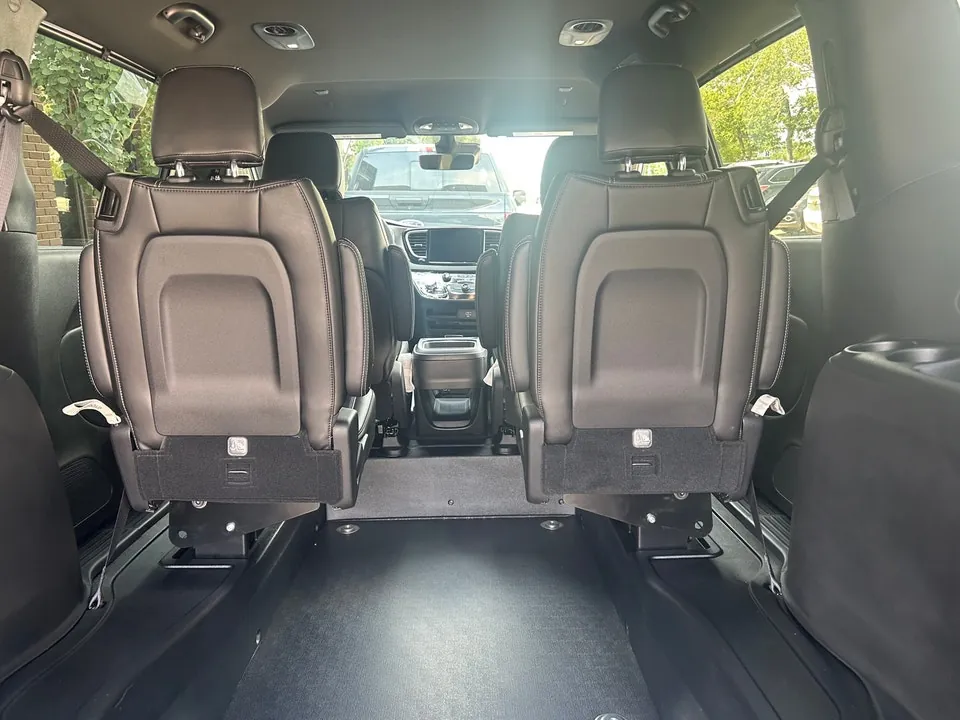 Chrysler Grand Caravan 2027 photo 5