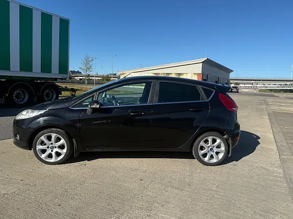 Ford Fiesta 2011 photo 4