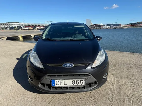 Ford Fiesta 2011 photo 2
