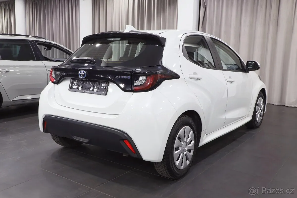 Toyota Yaris 2023 photo 3
