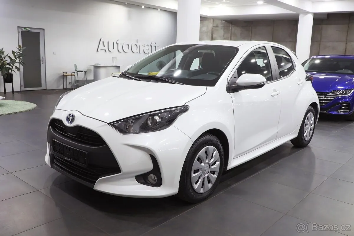 Toyota Yaris 2023 photo 2