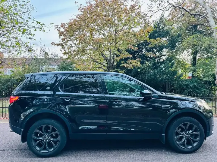 Land Rover Discovery Sport 2019 photo 4