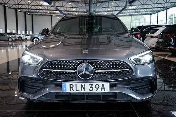 Mercedes-Benz C300 2023 photo 2