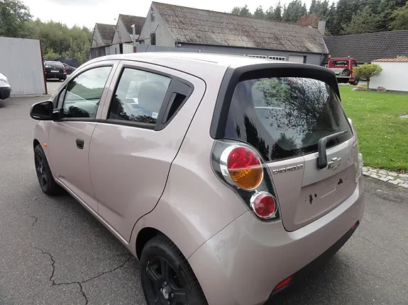 Chevrolet Spark 2010 photo 3