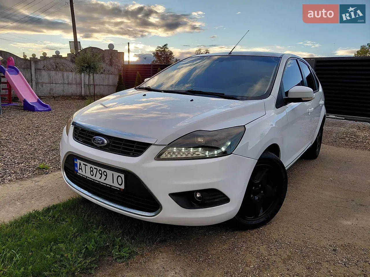 Ford Focus 2010 photo 2