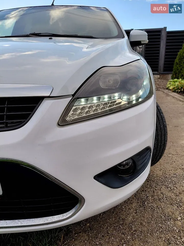 Ford Focus 2010 photo 4