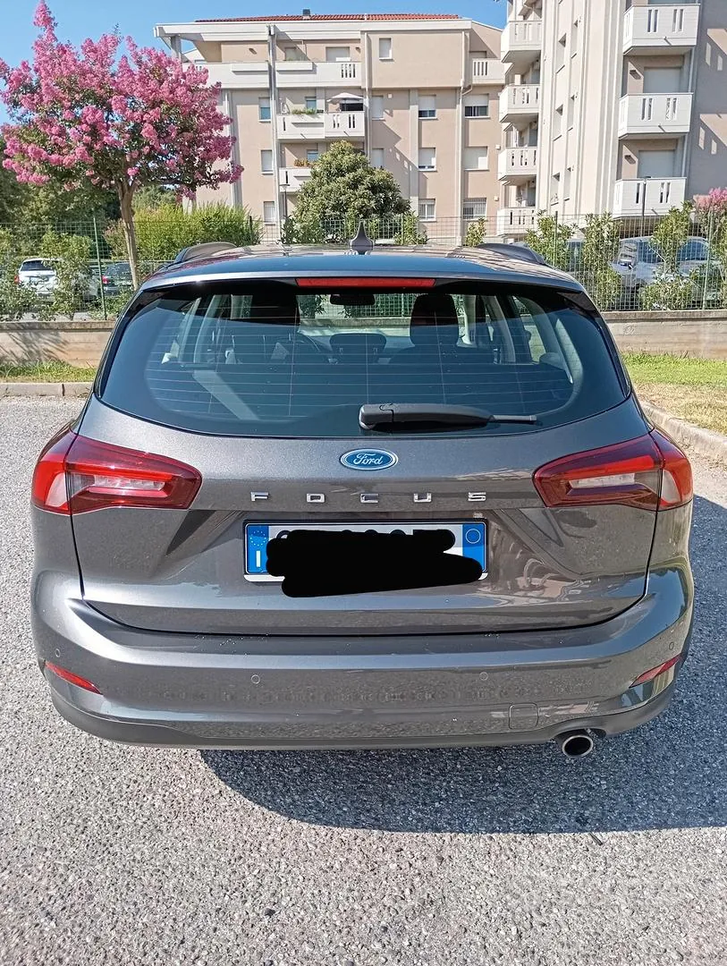 Ford Focus 2022 photo 2