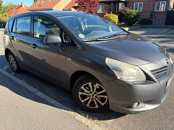 Toyota Verso 2011 photo 2