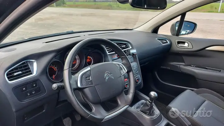 Citroen C4 2012 photo 2