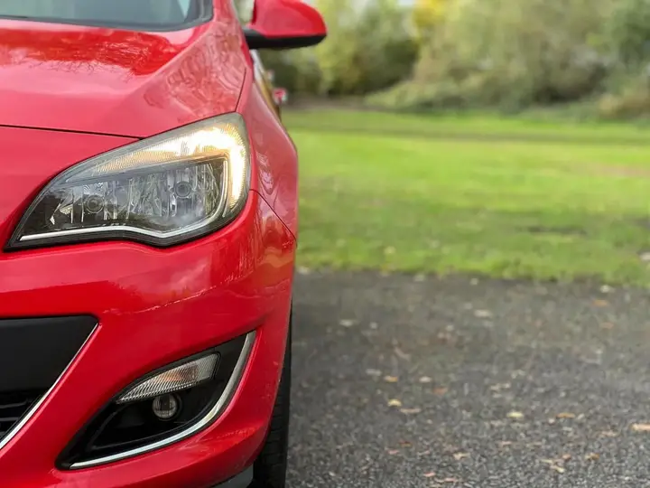 Vauxhall Astra 2012 photo 4