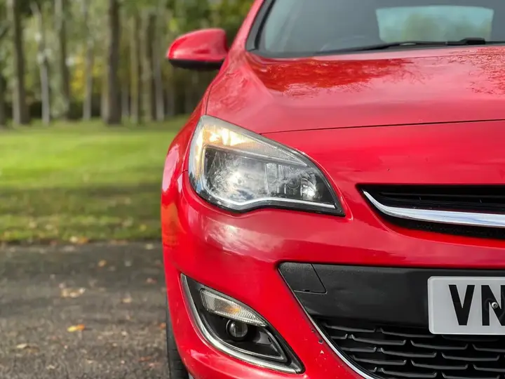 Vauxhall Astra 2012 photo 3